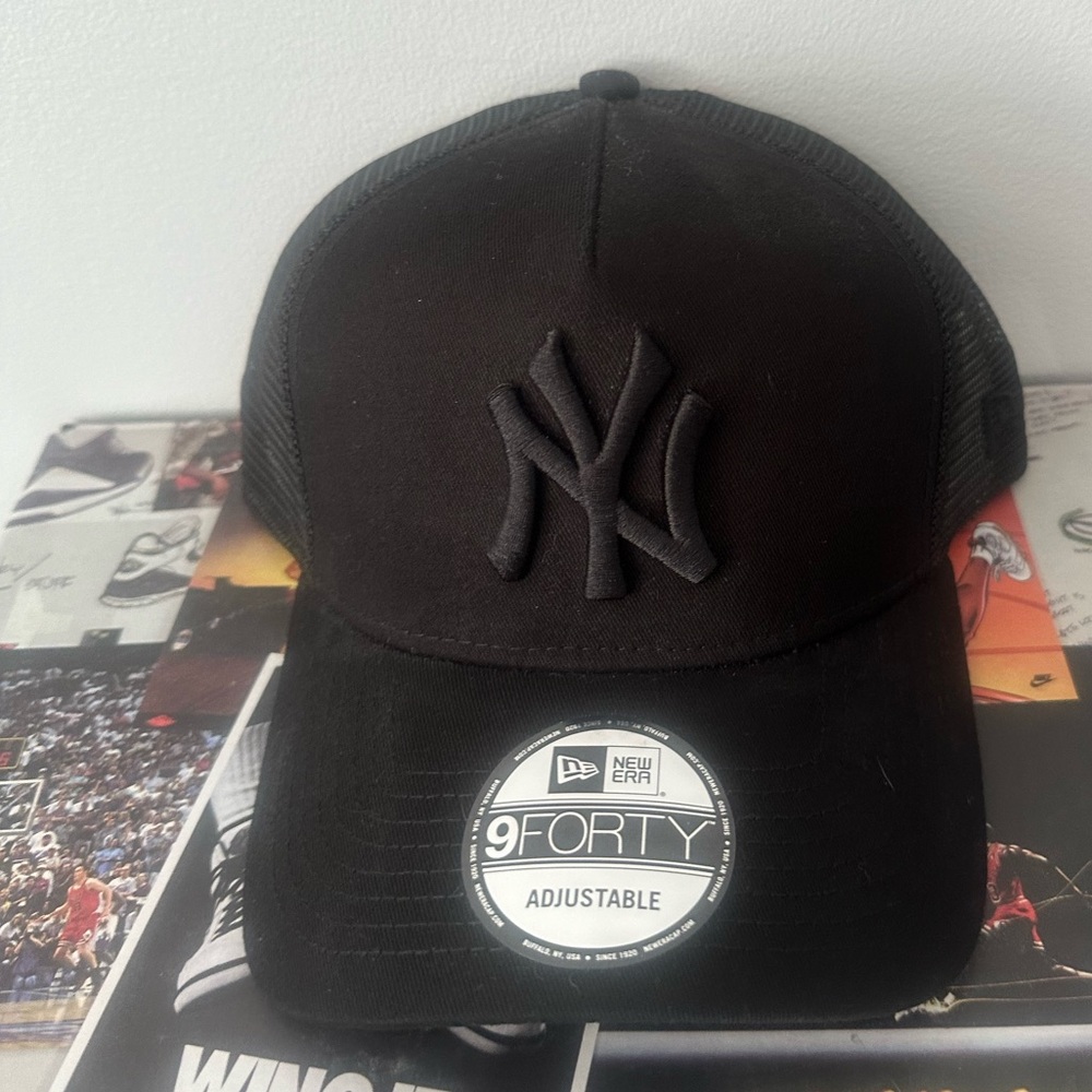 All black Yankees hat